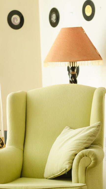 How to Create a Cozy and Inviting Living Room Space